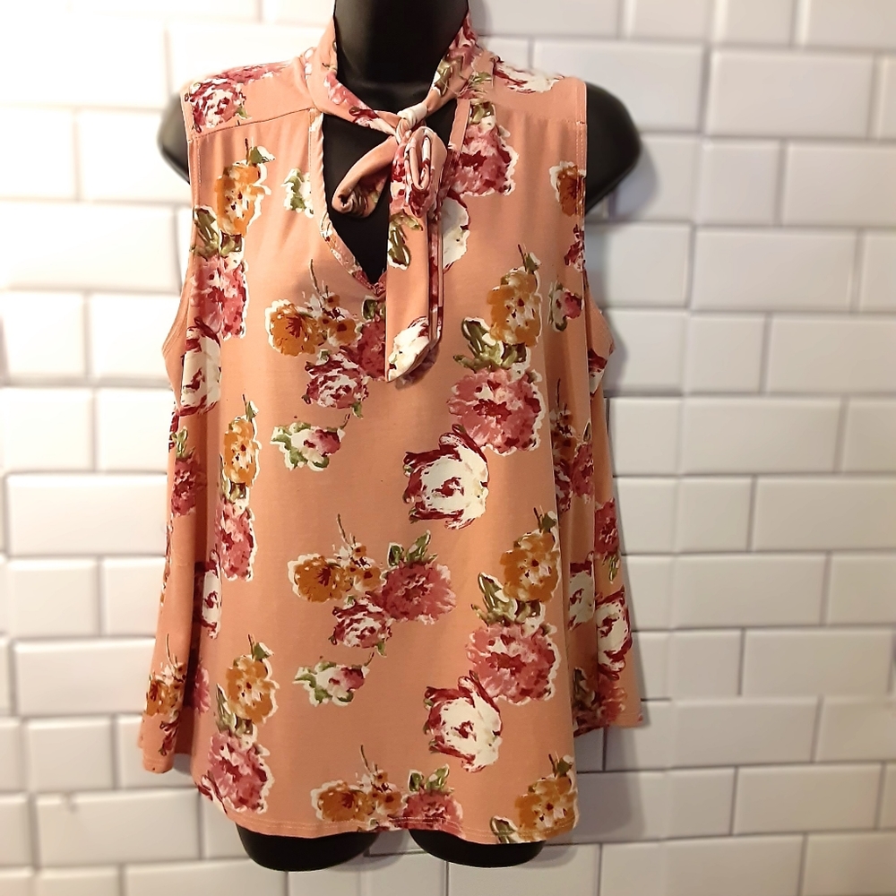 Womens Tie-neck floral blouse